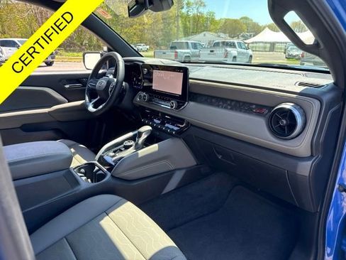 Used 2025 Chevrolet Colorado ZR2 w/ Technology Package AWD/4WD image 25