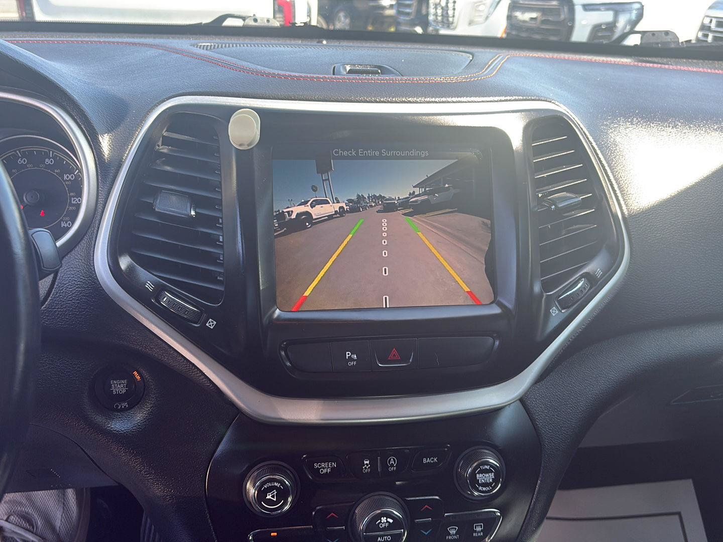 Used 2015 Jeep Cherokee Trailhawk w/ Comfort/Convenience Group AWD/4WD image 16
