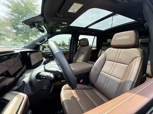 Used 2025 Chevrolet Tahoe High Country w/ Sun And Tow Package AWD/4WD image 10