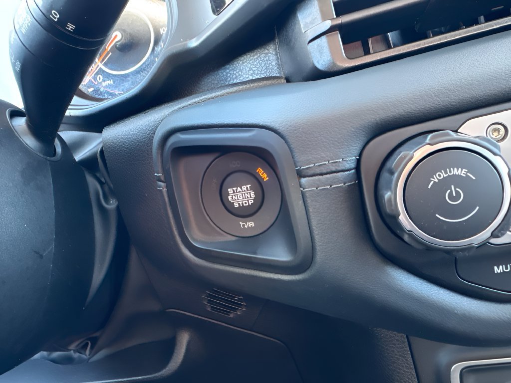Used 2026 Jeep Wrangler Unlimited Sahara AWD/4WD image 16