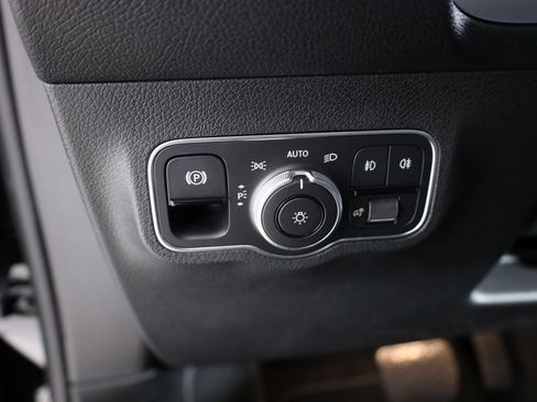 Certified 2025 Mercedes-Benz GLB 250 4MATIC image 11