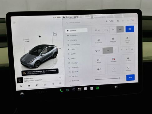 Used 2025 Tesla Model Y Long Range AWD/4WD image 32