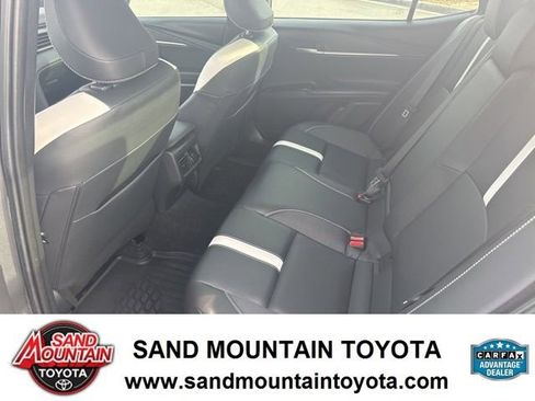 Used 2025 Toyota Camry SE w/ Convenience Package image 14
