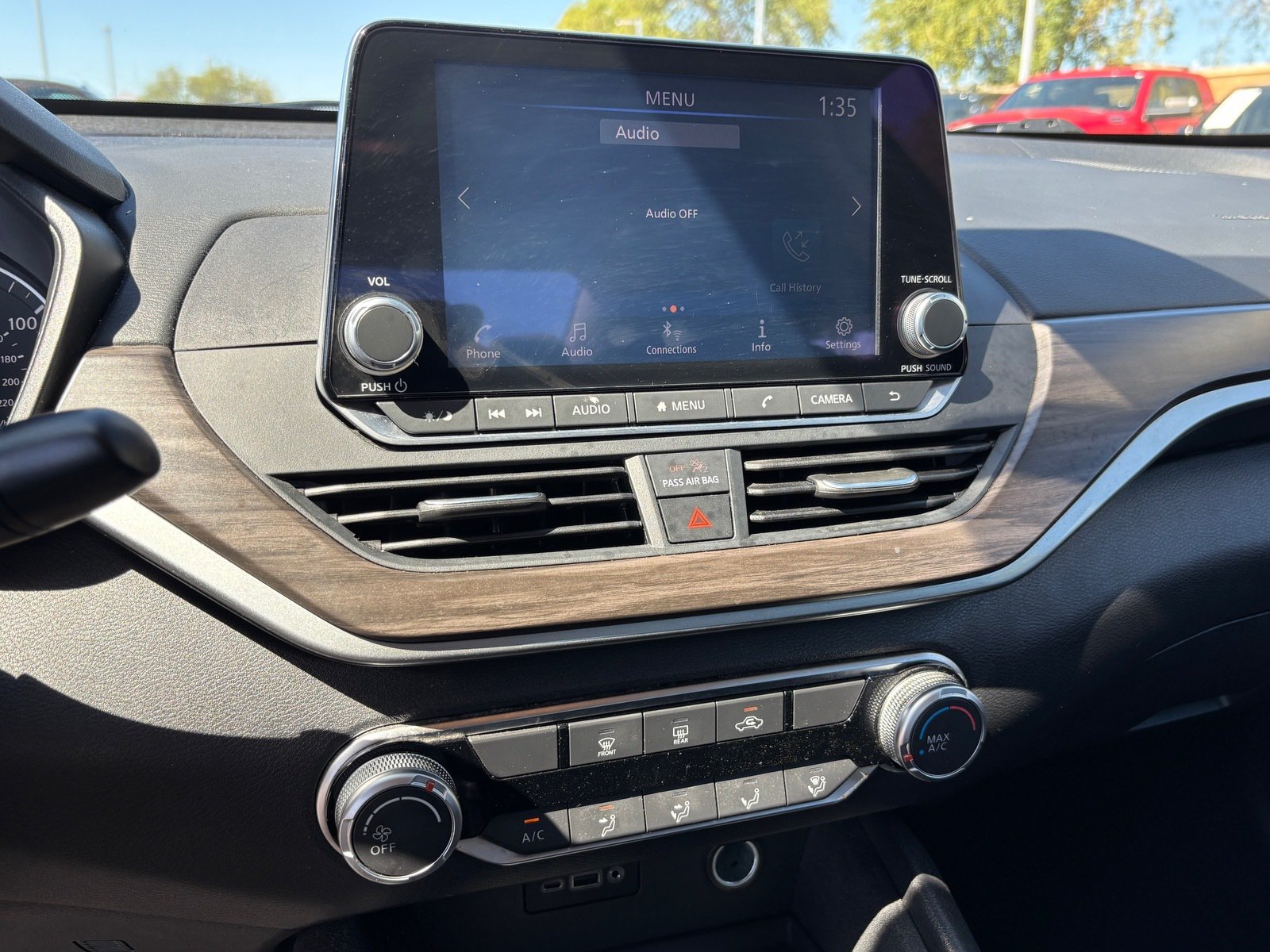 Used 2025 Nissan Altima 2.5 SV FWD image 14