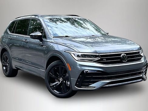 Used 2024 Volkswagen Tiguan SE R-Line FWD image 2