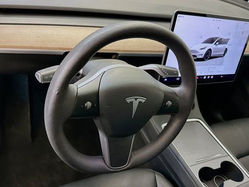 Used 2023 Tesla Model Y Long Range image 18