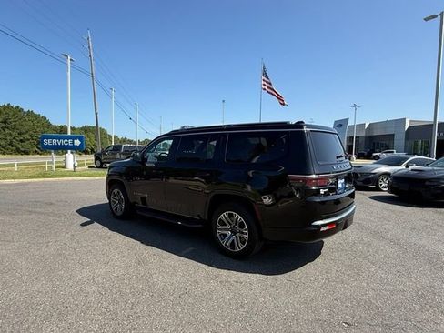 Used 2024 Jeep Wagoneer Series II AWD/4WD image 4