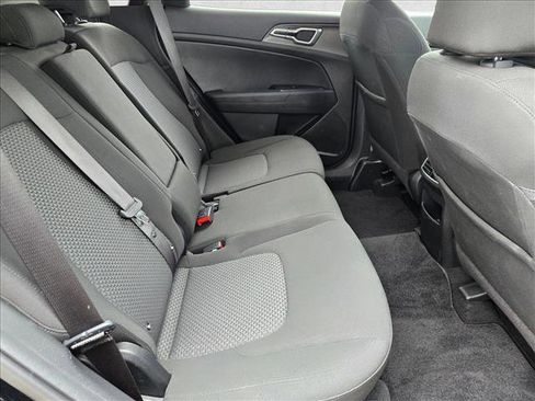 Used 2025 Kia Sportage LX image 17