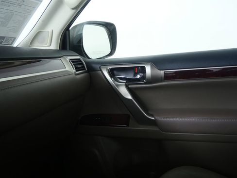 Used 2017 Lexus GX 460 Premium w/ Premium Package image 15