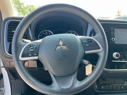 Used 2020 Mitsubishi Outlander ES FWD image 13
