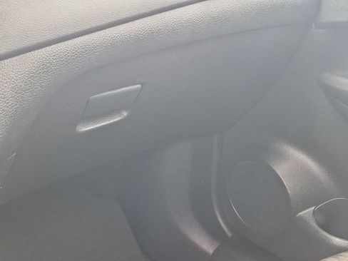 Used 2018 Nissan Rogue S FWD image 17
