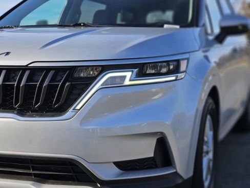 Used 2022 Kia Carnival LX image 10