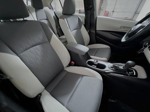 Used 2025 Toyota Corolla LE FWD image 30