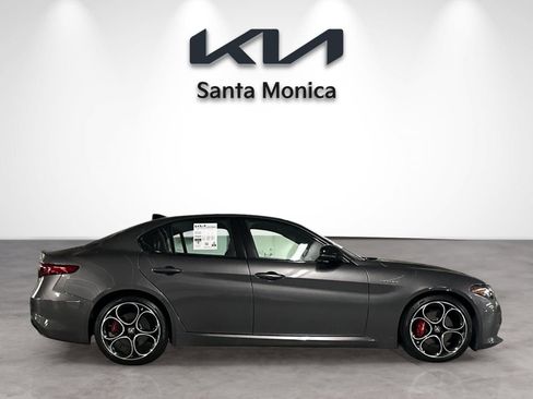 Used 2023 Alfa Romeo Giulia Veloce RWD image 7