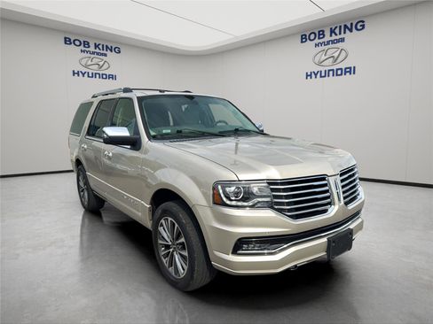 Used 2017 Lincoln Navigator Select RWD image 7