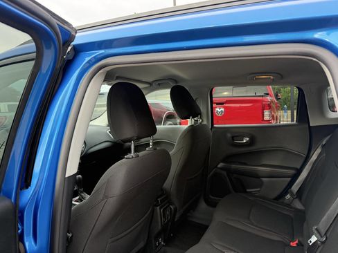 Used 2018 Jeep Compass Sport w/ Tech Group FWD image 12