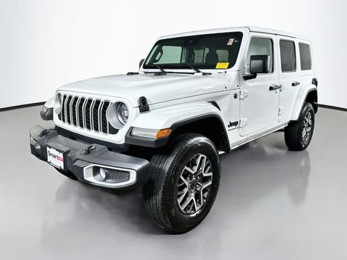 Used 2025 Jeep Wrangler Unlimited Sahara AWD/4WD image 3