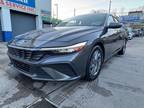 Used 2024 Hyundai Elantra SEL image 1