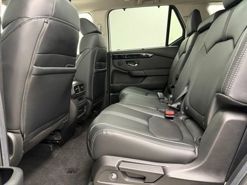 Used 2025 Honda Pilot Touring image 19