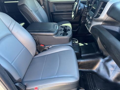 Used 2024 RAM 2500 Tradesman w/ Chrome Appearance Group image 12