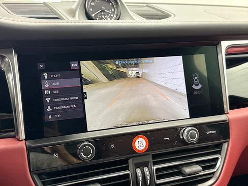 Certified 2026 Porsche Macan AWD/4WD image 33