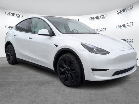 Used 2025 Tesla Model Y Long Range image 1