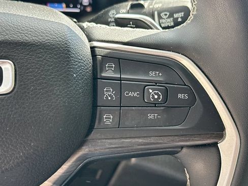Used 2023 Jeep Grand Cherokee Limited w/ Black Appearance Package AWD/4WD image 29
