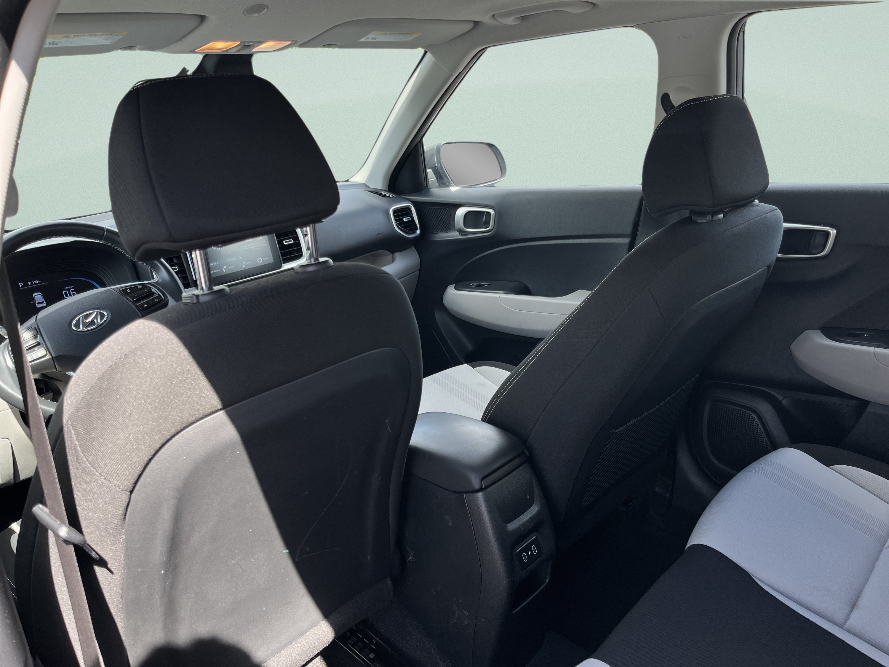 Used 2025 Hyundai Venue SEL FWD image 23