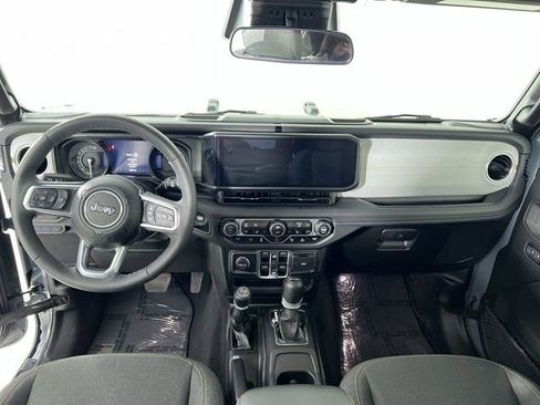 Used 2025 Jeep Wrangler Unlimited Sahara w/ Safety Group AWD/4WD image 20