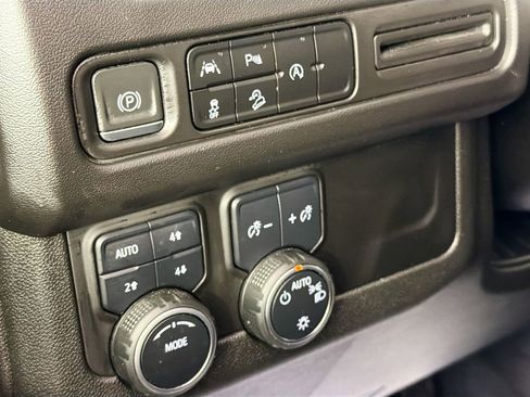 Used 2023 Chevrolet Suburban Premier image 10
