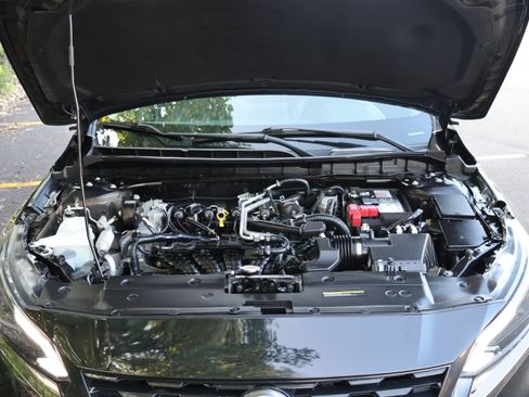 Used 2024 Nissan Altima 2.5 SR FWD image 13