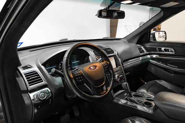 Used 2016 Ford Explorer Limited FWD image 3