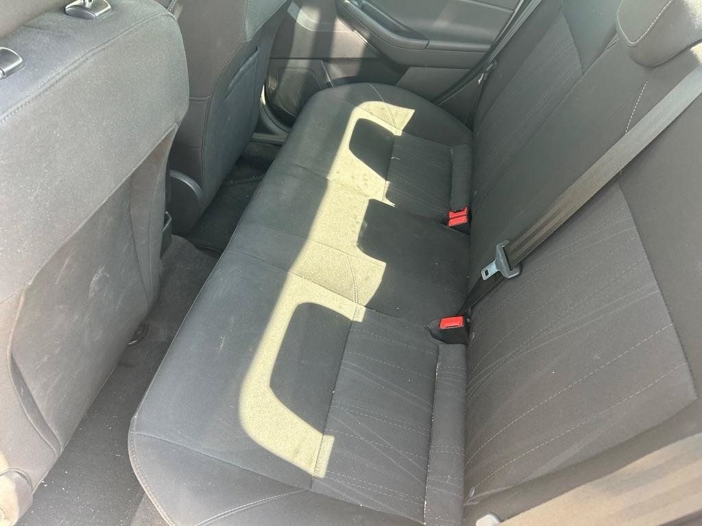Used 2018 Ford Focus SE FWD image 15