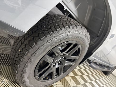 Used 2024 Chevrolet Silverado 1500 Custom Trail Boss image 32