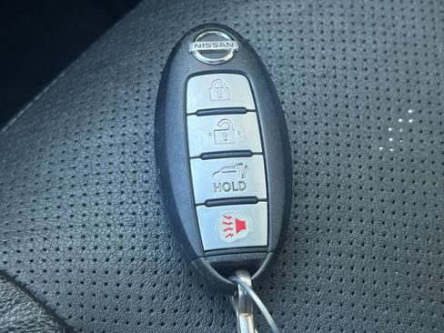 Used 2016 Nissan Rogue SL w/ SL Premium Package image 28