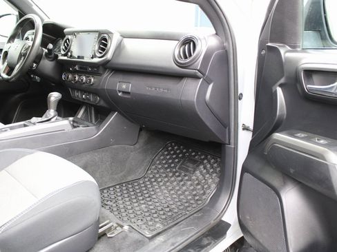 Used 2021 Toyota Tacoma TRD Sport image 25