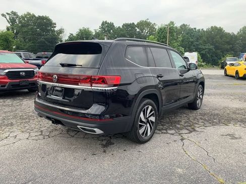 Used 2025 Volkswagen Atlas SE FWD image 10