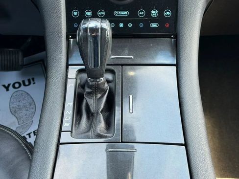 Used 2018 Ford Taurus Limited AWD/4WD image 24