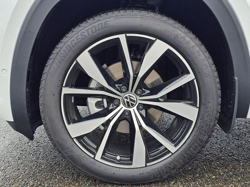 New 2026 Volkswagen Atlas Cross Sport SEL Premium R-Line image 11