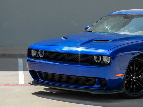 Used 2018 Dodge Challenger SXT Plus RWD image 7