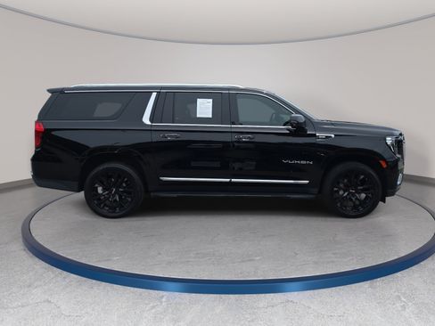 Used 2022 GMC Yukon XL SLT w/ SLT Luxury Package AWD/4WD image 4