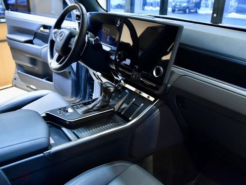 Used 2025 Lexus GX 550 image 33