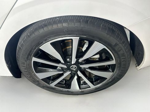 Used 2023 Nissan Sentra SV w/ SV Premium Package FWD image 11