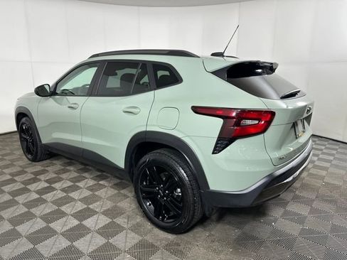 Used 2024 Chevrolet Trax ACTIV w/ Sunroof Package image 5