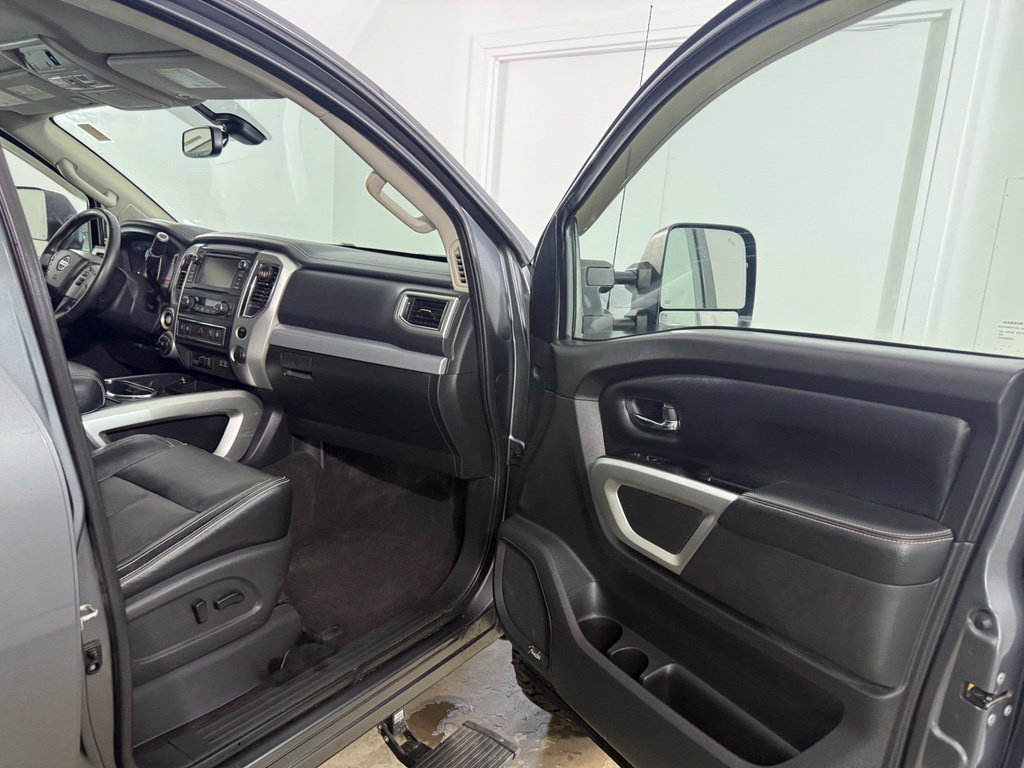 Used 2019 Nissan Titan PRO-4X w/ Pro-4x Convenience Package AWD/4WD image 23