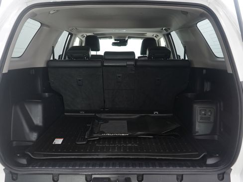 Used 2020 Toyota 4Runner Venture w/ Moonroof Package image 9