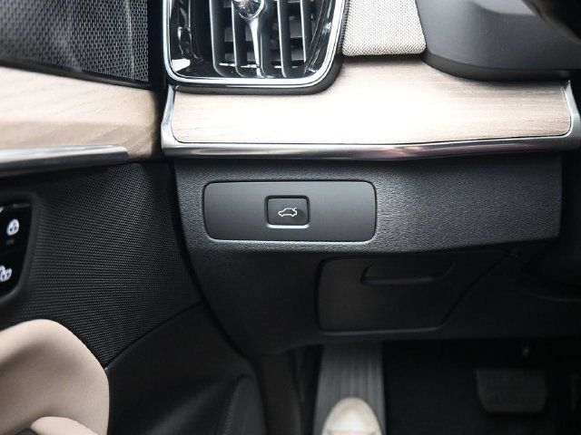 New 2026 Volvo XC90 B6 Plus w/ Protection Package Premier AWD/4WD image 29