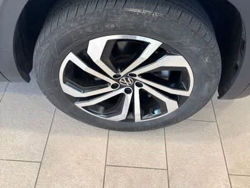 Used 2023 Volkswagen Atlas SEL AWD/4WD image 4