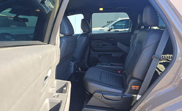 Used 2025 Nissan Pathfinder Rock Creek AWD/4WD image 12