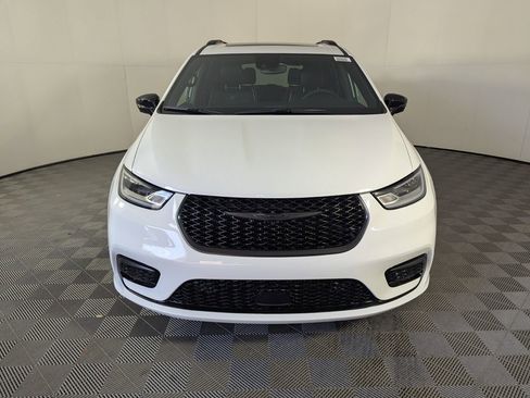 New 2026 Chrysler Pacifica Limited w/ S Appearance Package image 3